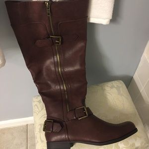 Tall brown leather boots. Size 10. New!
